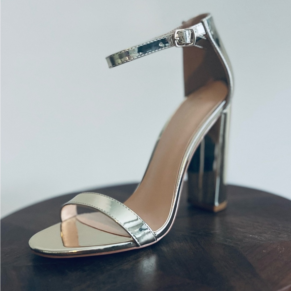GORGEOUS GOLD!! 💛 Take the spot light in these beauties😍